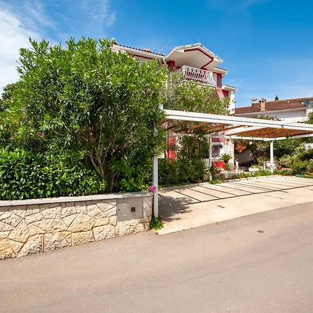 Ava Apartmán